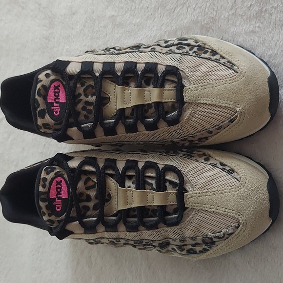 *SOLD* 2018 NIKE Air Max 95 Premium Desert Ore/Laser Fuschia-Black Leopard Print - Picture 2 of 10
